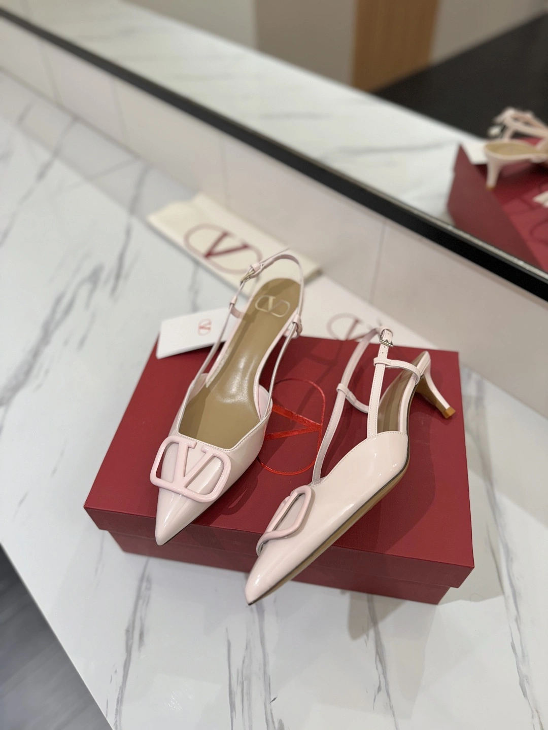 COCO-- V1859ti9o WS0Q70TMKW34PINK goatskin VLogo Signature Heel height：4.5CM item:E-X138C3001